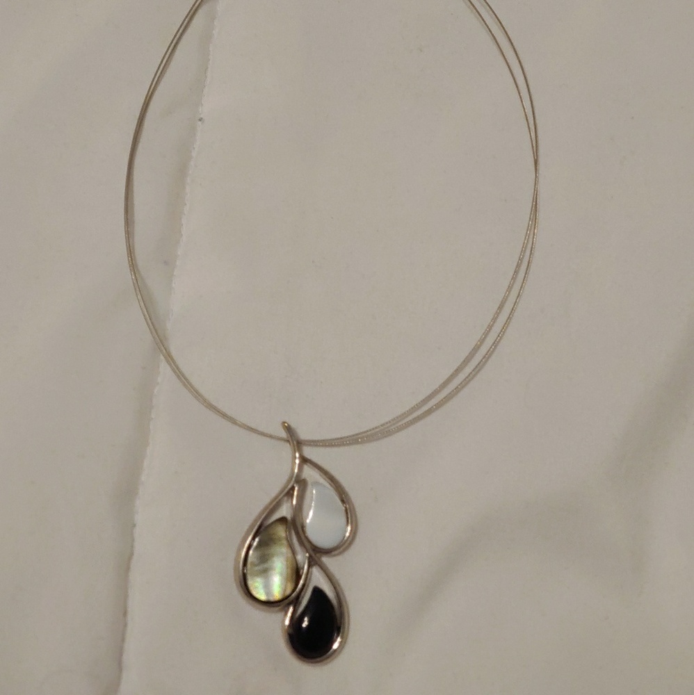 Wire necklace
